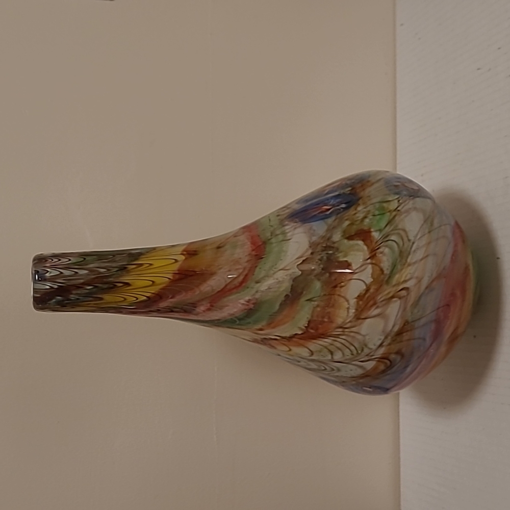 Beautiful Handblown Glass Vase - Picture 2 of 16